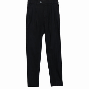 חליפת פשתן, בצבע שחור בגזרה קלאסית